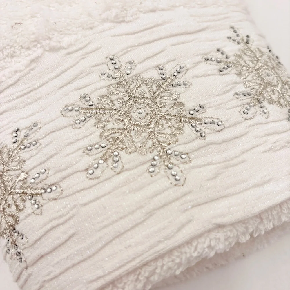 Glitz‎ + Glimmer White Cotton Hand Towels Set of 2 Silver Snowflake Holiday